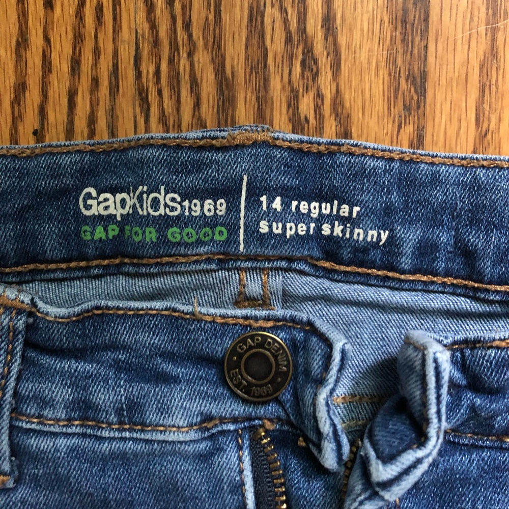 Distressed jeans - Picture 4 of 6